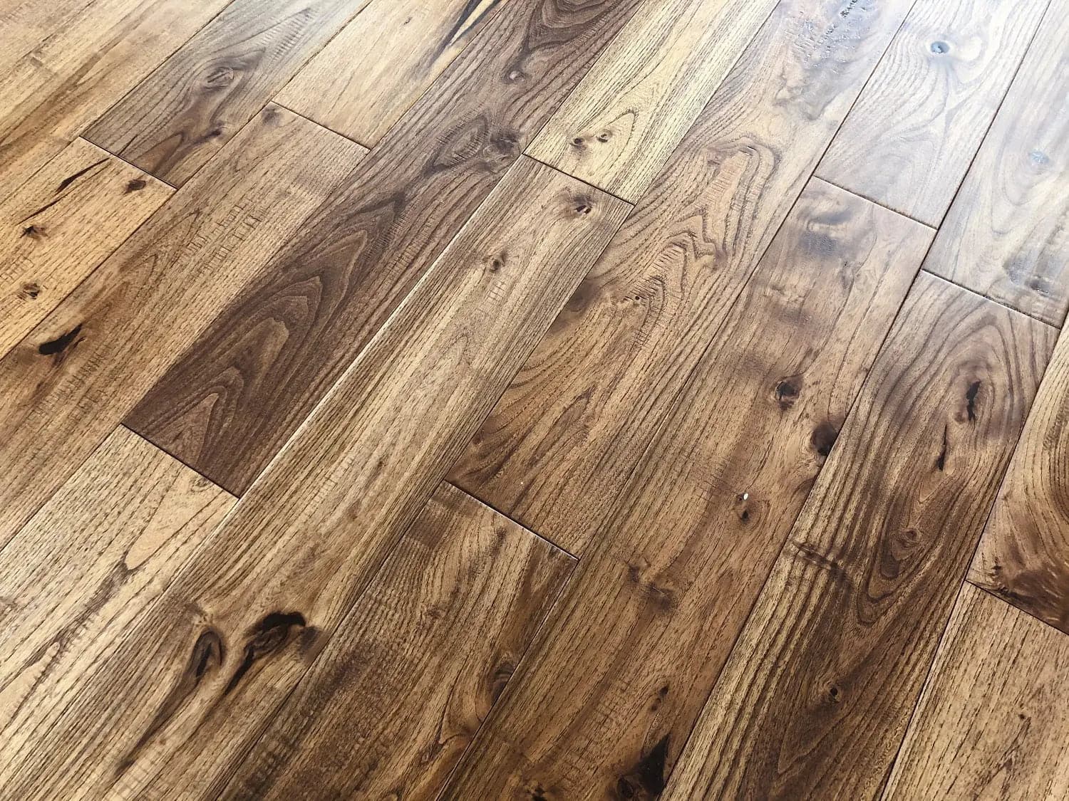 Oak Maverick 3/4 x 5" Hand Scraped Solid Hardwood Flooring - 24.22 sqft/ctn Elk Mountain