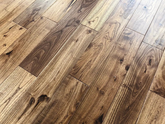 Oak Maverick 3/4 x 5" Hand Scraped Solid Hardwood Flooring - 24.22 sqft/ctn Elk Mountain