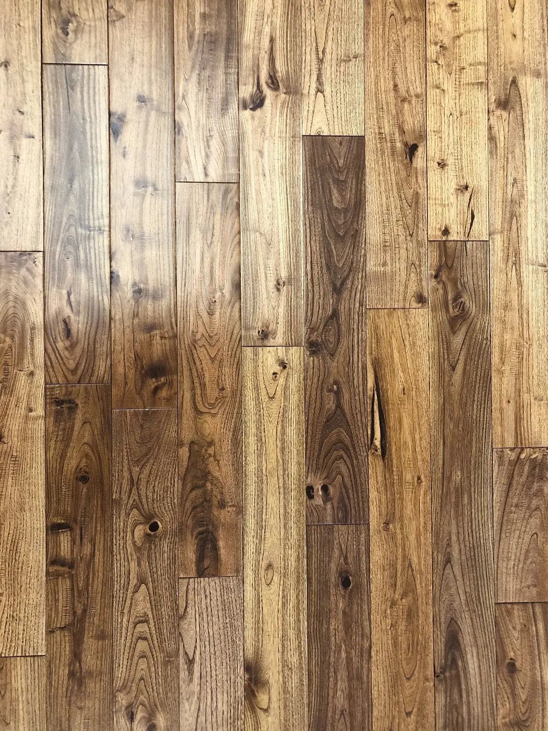 Oak Maverick 3/4 x 5" Hand Scraped Solid Hardwood Flooring - 24.22 sqft/ctn Elk Mountain